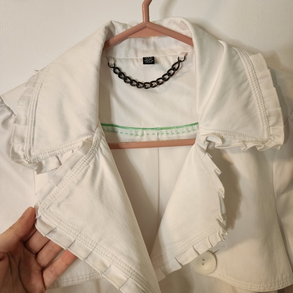 Le Chateau white trench coat - Picture 2 of 8